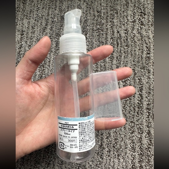 Makeup bag & refill bottles - Picture 6 of 8